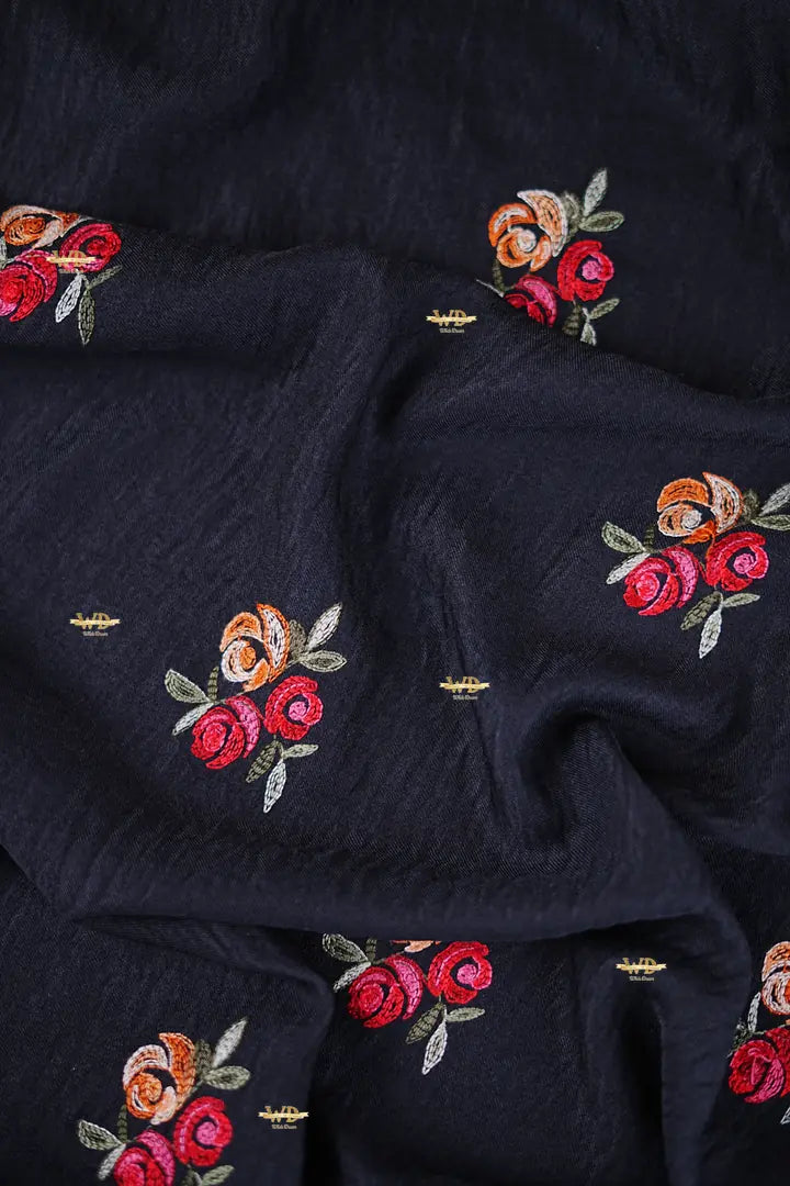 Laine Brodée Motif Bouquet de Roses
