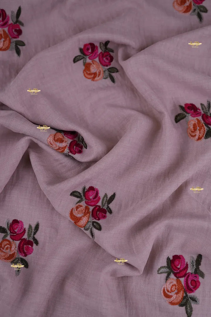 Laine Brodée Motif Bouquet de Roses