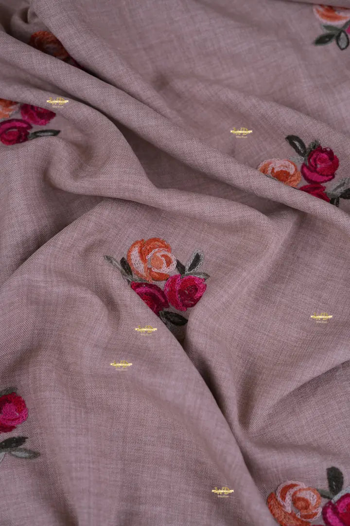 Laine Brodée Motif Bouquet de Roses