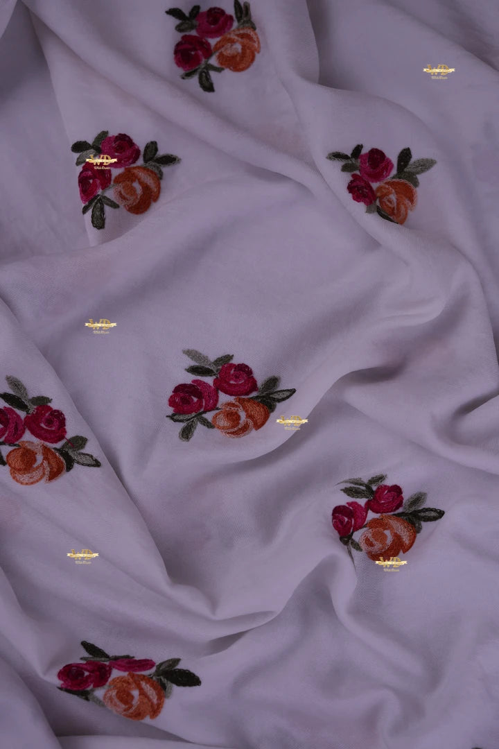 Laine Brodée Motif Bouquet de Roses